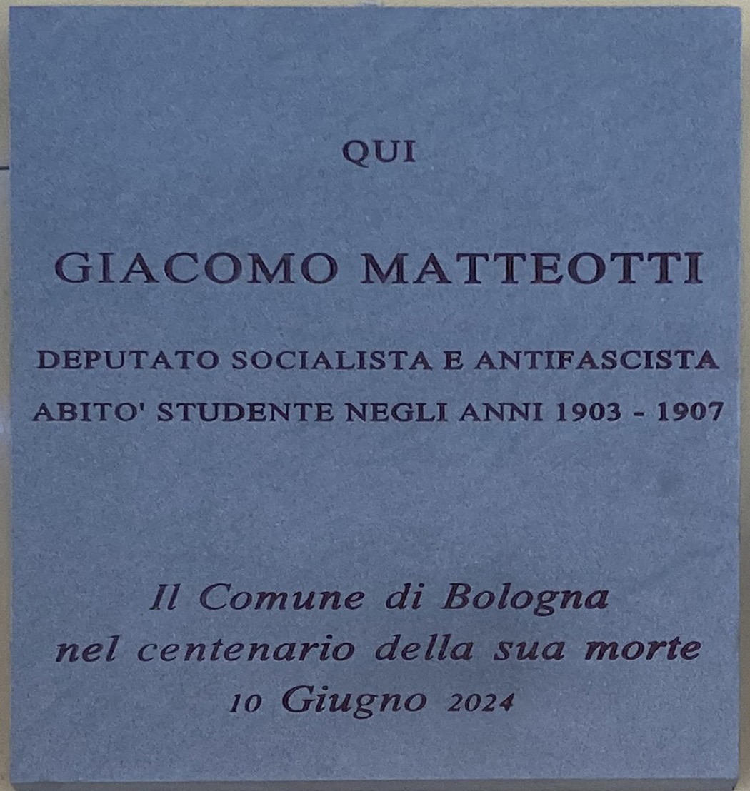 Targa commemorativa dedicata a Giacomo Matteotti, deputato socialista e antifascista, situata a Bologna.