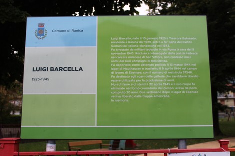 Targa commemorativa dedicata a Luigi Barcella, situata nel comune di Ranica, con informazioni sulla sua vita.