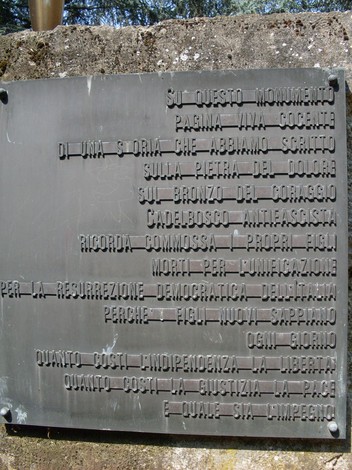 Monumento alla Resistenza: omaggio ai sacrifici per la libertà e la democrazia. Un simbolo di memoria e resistenza.