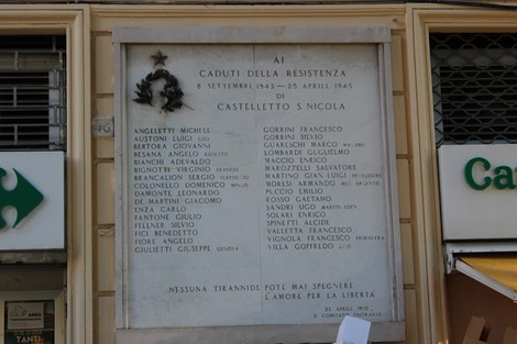 Lapide commemorativa ai caduti partigiani di Castelletto, in memoria della Resistenza.