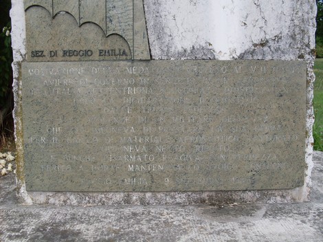 Monumento a Pirozzi, dedicato alla memoria e all’impegno di una figura storica significativa.