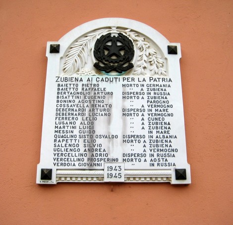 Lapide commemorativa ai caduti di Zubiena, in onore dei soldati morti durante la Seconda Guerra Mondiale.