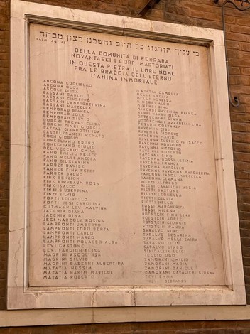 Lapidi commemorative della comunità ebraica di Ferrara, in memoria delle vittime e dei membri della sinagoga.