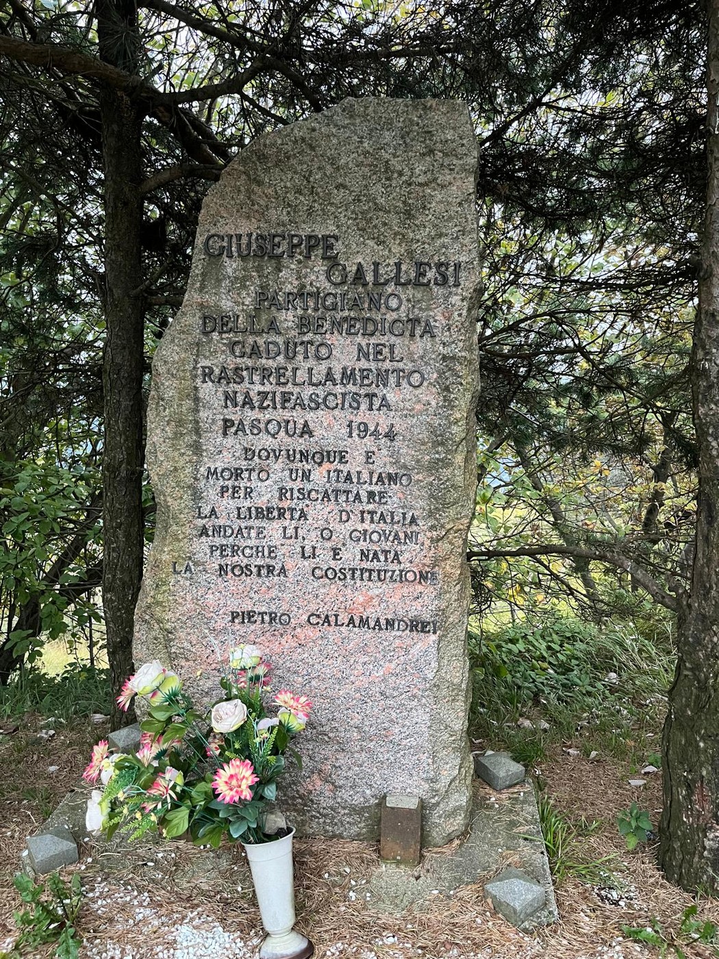 Monumento dedicato a Giuseppe Gallesi, vittima del rastrellamento nazifascista, Pagnola 1944.