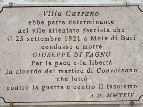 Lapide commemorativa dedicata a Giuseppe Di Vagno, martire della libertà e della lotta contro il fascismo.