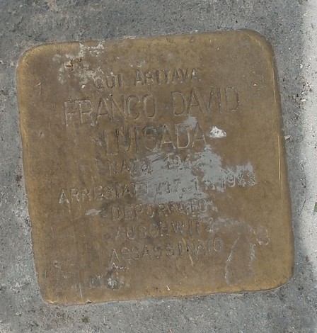 Pietre d'inciampo dedicate alla famiglia Morais-Luisada, commemorando le vittime della persecuzione nazista.