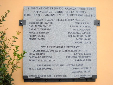 Lapide commemorativa ai caduti di Ronco, in memoria dei soldati e partigiani della guerra.