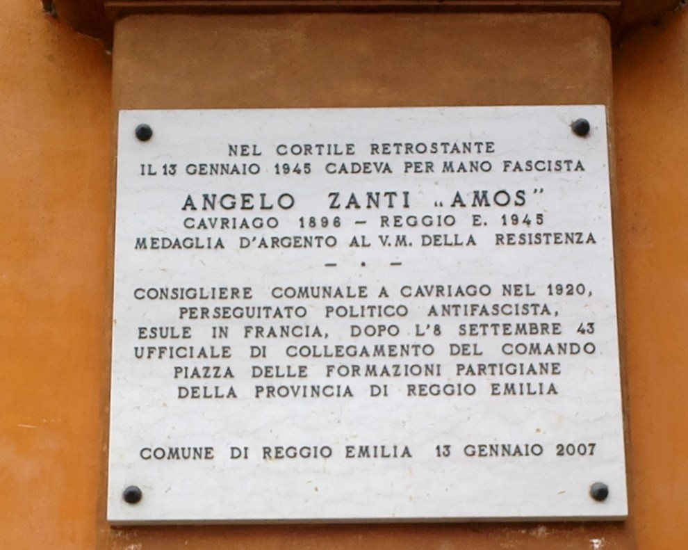Lapide commemorativa di Angelo Zanti a Reggio Emilia, in ricordo del suo impegno politico e nella Resistenza.