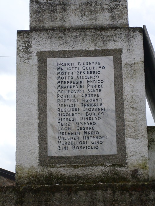 Monumento ai Caduti di Casoni, commemorazione dei giovani sacrificati per la patria.