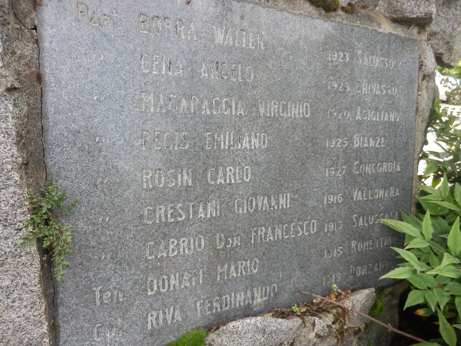 Monumento ai caduti per la Libertà e la Patria di Salussola, commemorazione di eroi locali.