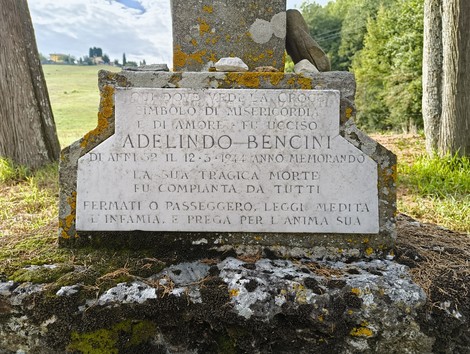 Croce commemorativa di Adelindo Bencini, in memoria della sua tragica morte avvenuta il 12 dicembre 1944.