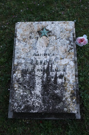 Sacrario dedicato ai partigiani pratesi, simbolo di memoria e resistenza nella lotta per la libertà.