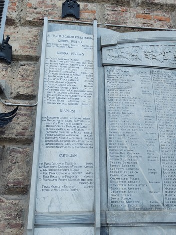 Monumento ai caduti di Giaveno, commemorazione dei soldati e partigiani della Seconda Guerra Mondiale.
