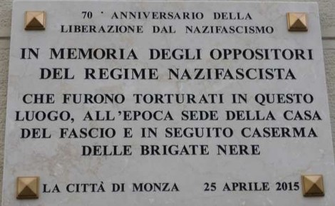 Lapide commemorativa in memoria degli oppositori del regime nazifascista, ex Casa del fascio, Monza.