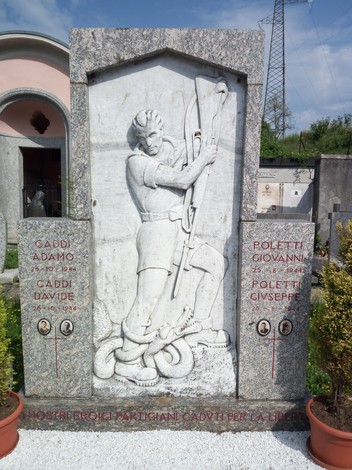 Monumento ai caduti partigiani di Somana, commemorazione della resistenza e del sacrificio dei guerrieri.