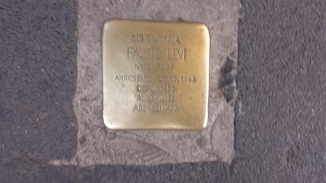 Pietra d'inciampo dedicata a Fausto Levi, commemorativa della sua cattura nel 1943.