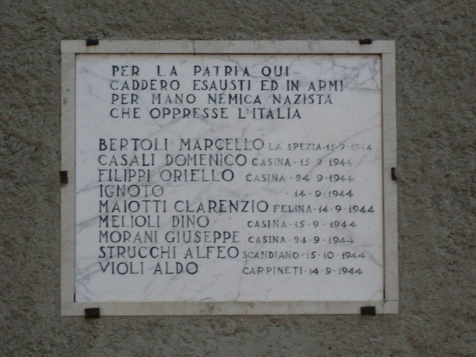 Lapide commemorativa ai Caduti di Pantano, con i nomi dei soldati che hanno perso la vita nel conflitto.