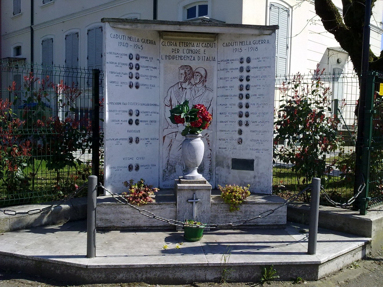 Monumento ai Caduti di Villa Gazzata, dedicato ai soldati della Prima Guerra Mondiale.