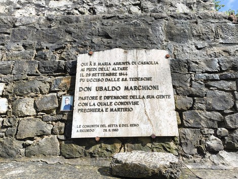 Rovine della chiesa di Casaglia, commemorazione di Don Ubaldo Marchioni, ucciso il 29 settembre 1944.