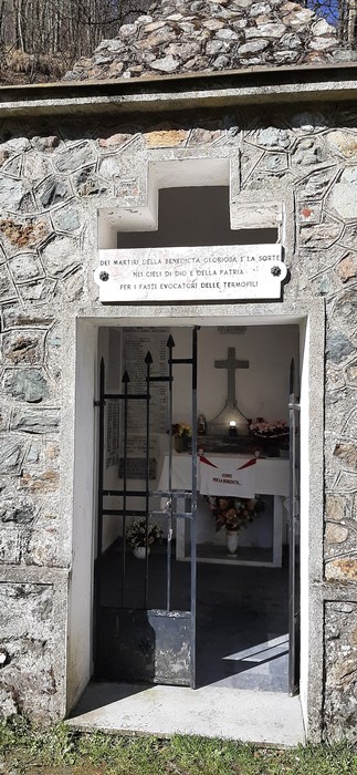Cappella dedicata ai caduti della Benedicta, luogo di commemorazione e preghiera.