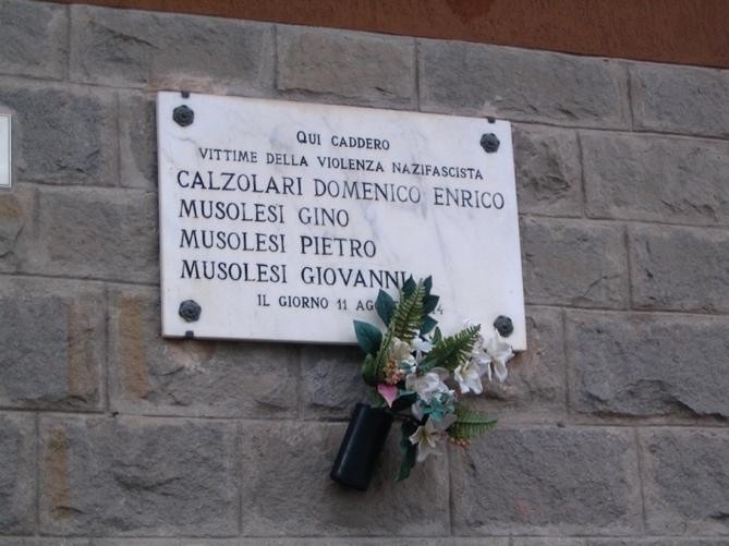 Lapide commemorativa per le vittime della violenza nazifascista Calzolari e Musolesi.