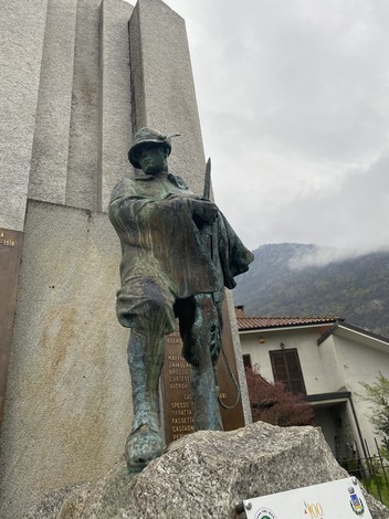 Monumento ai caduti di Sant'Ambrogio, commemorazione dei soldati nella prima guerra mondiale.