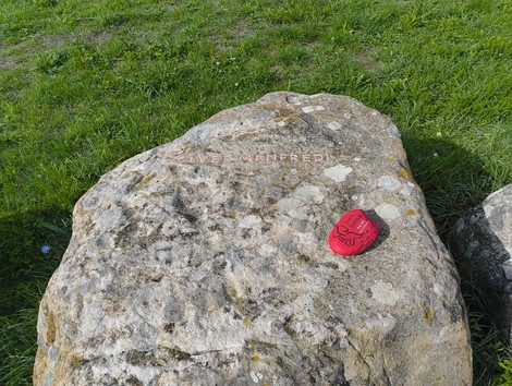 Monumento ai partigiani caduti a Monte Sabbiuno, commemorazione di eroi della Resistenza.