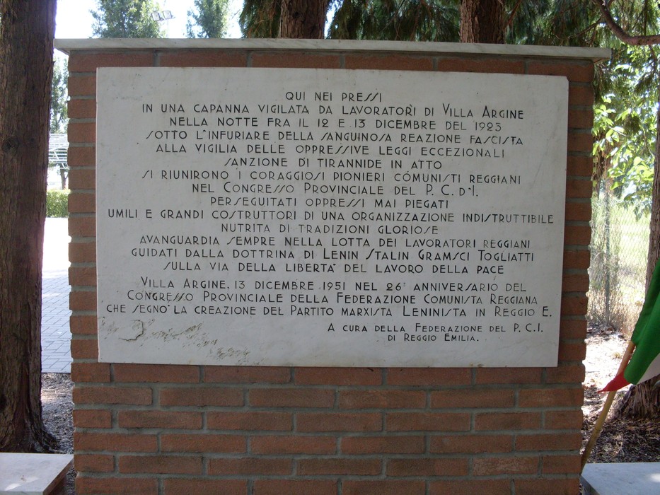 Lapidi commemorative a Pergetti per il congresso provinciale del PCdI e il lavoro dei suoi militanti.