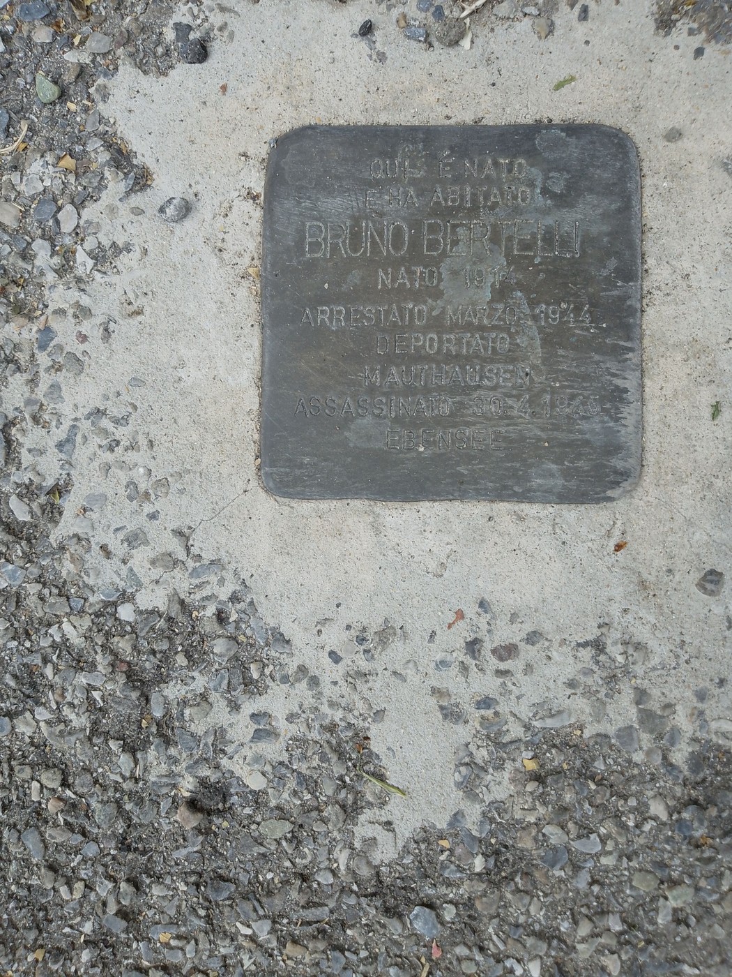 Pietra d'inciampo dedicata a Bruno Bertelli, commemorativa della sua vita e persecuzione.