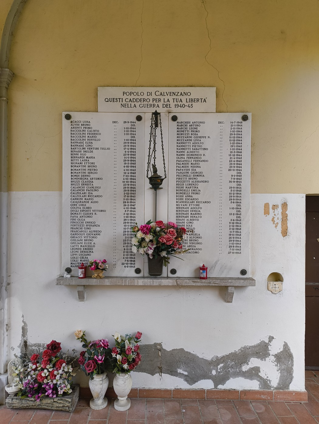 Lapide commemorativa ai caduti per la libertà di Calvenzano nella guerra del 1940-45.