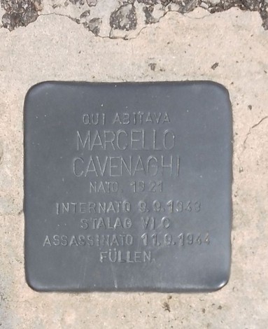Pietra d'inciampo commemorativa a Brambilla e Cavenaghi, dedicata a Marcello Cavenaghi, vittima della deportazione.