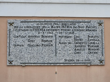 Lapide commemorativa dedicata ai caduti per la liberazione dalla occupazione nazifascista.