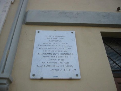 Lapide commemorativa a Raviglione dedicata ai caduti della resistenza contro l'occupazione nazista.