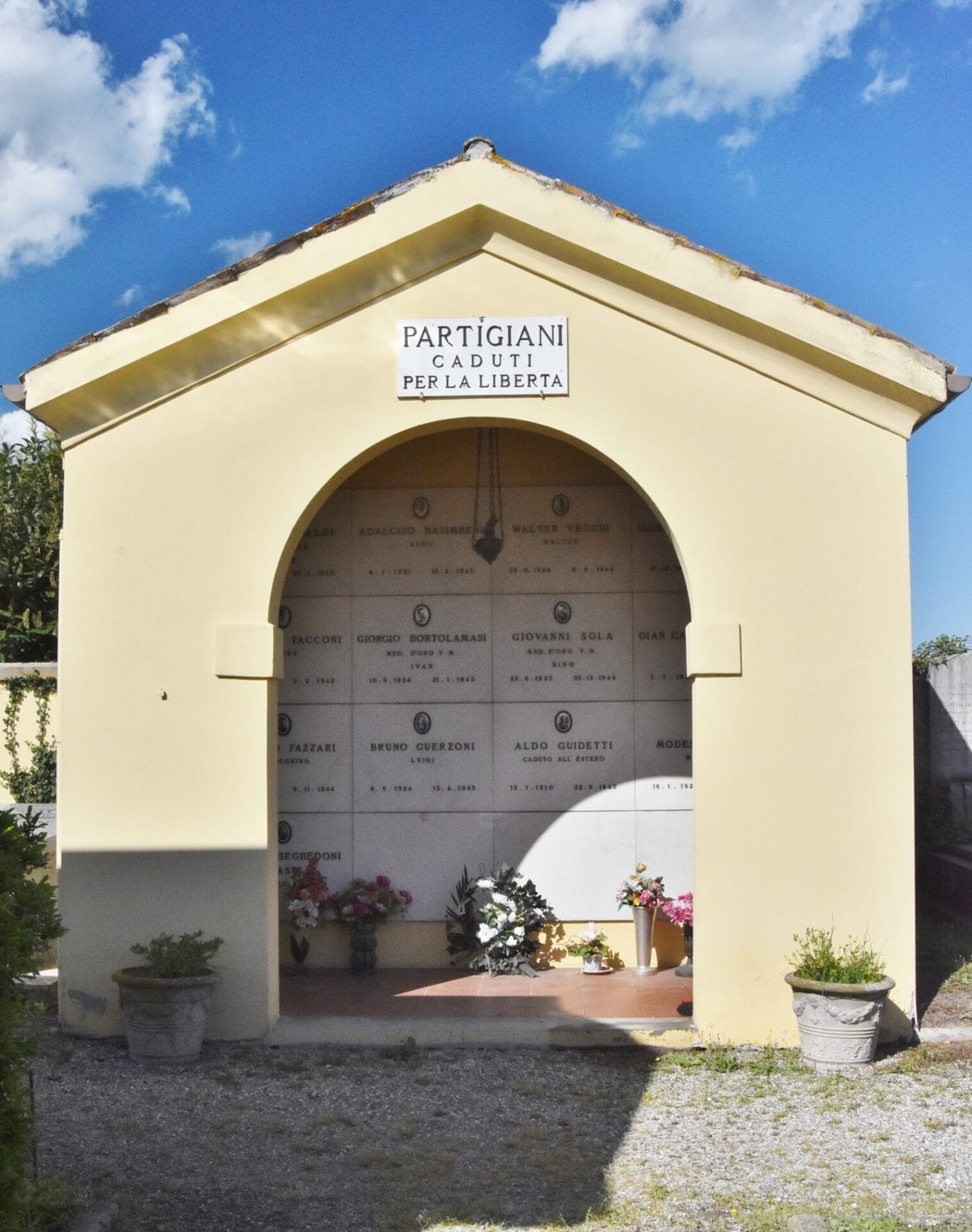 Cappella commemorativa ai caduti per la libertà a Collegara, dedicata ai partigiani.