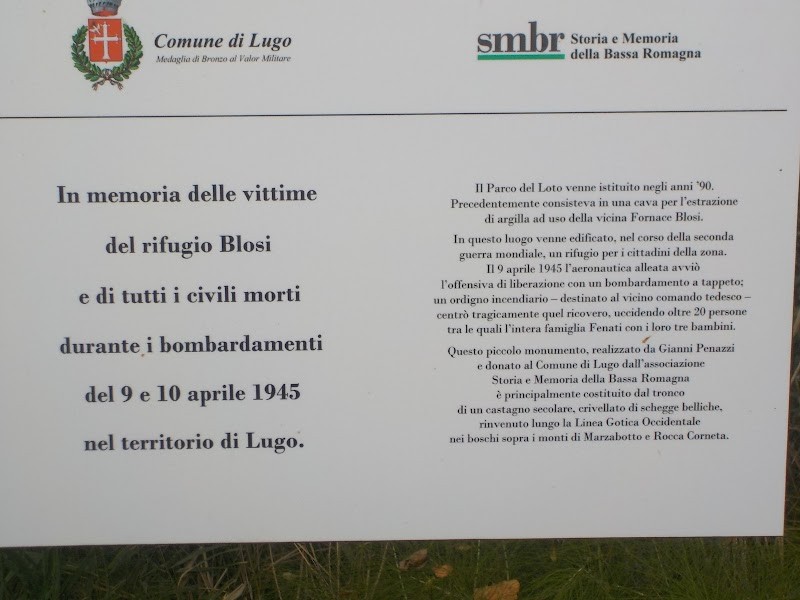 Scultura dedicata alle vittime del rifugio Blosi, commemorando i civili morti durante i bombardamenti del 1945 a Lugo.