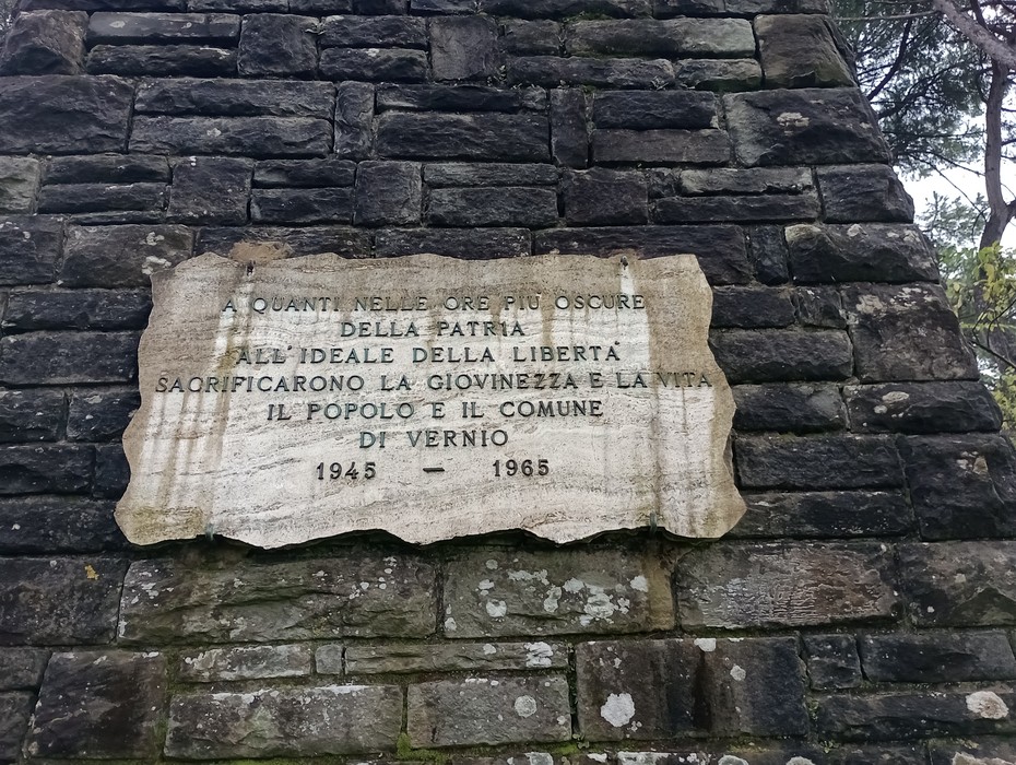 Monumento alla Resistenza: ricordo del sacrificio per la libertà e la gioventù. Vernio, 1945-1965.