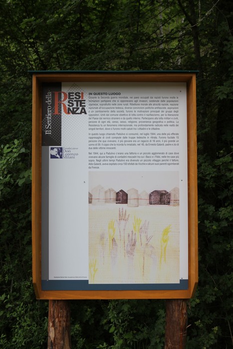 Monumento di Padulivo: un'installazione che celebra la memoria e la cultura del territorio.