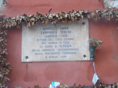 Lapide commemorativa a Montesco dedicata a Emma Zampirolo e Livia Andreis, in memoria delle vittime del conflitto.