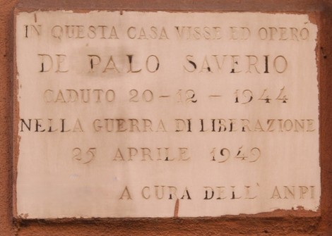 Lapide commemorativa dedicata a Saverio De Palo, caduto nella guerra di liberazione del 20 dicembre 1944.