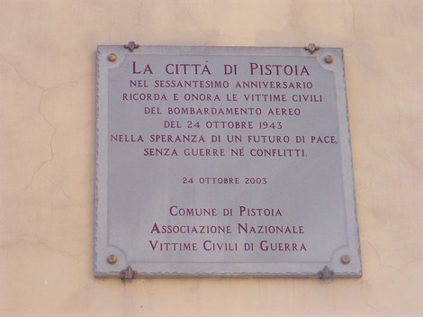 Lapide commemorativa che ricorda le vittime civili del bombardamento aereo del 24 ottobre 1943 a Pistoia.