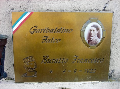 Targa commemorativa per l'eccidio di Mottalciata, in memoria di Garibaldino Falco e Buratto Francesco.