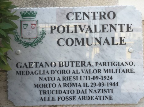 Targa commemorativa dedicata a Gaetano Butera, partigiano e medaglia d'oro al valor militare, assassinato dai nazisti.
