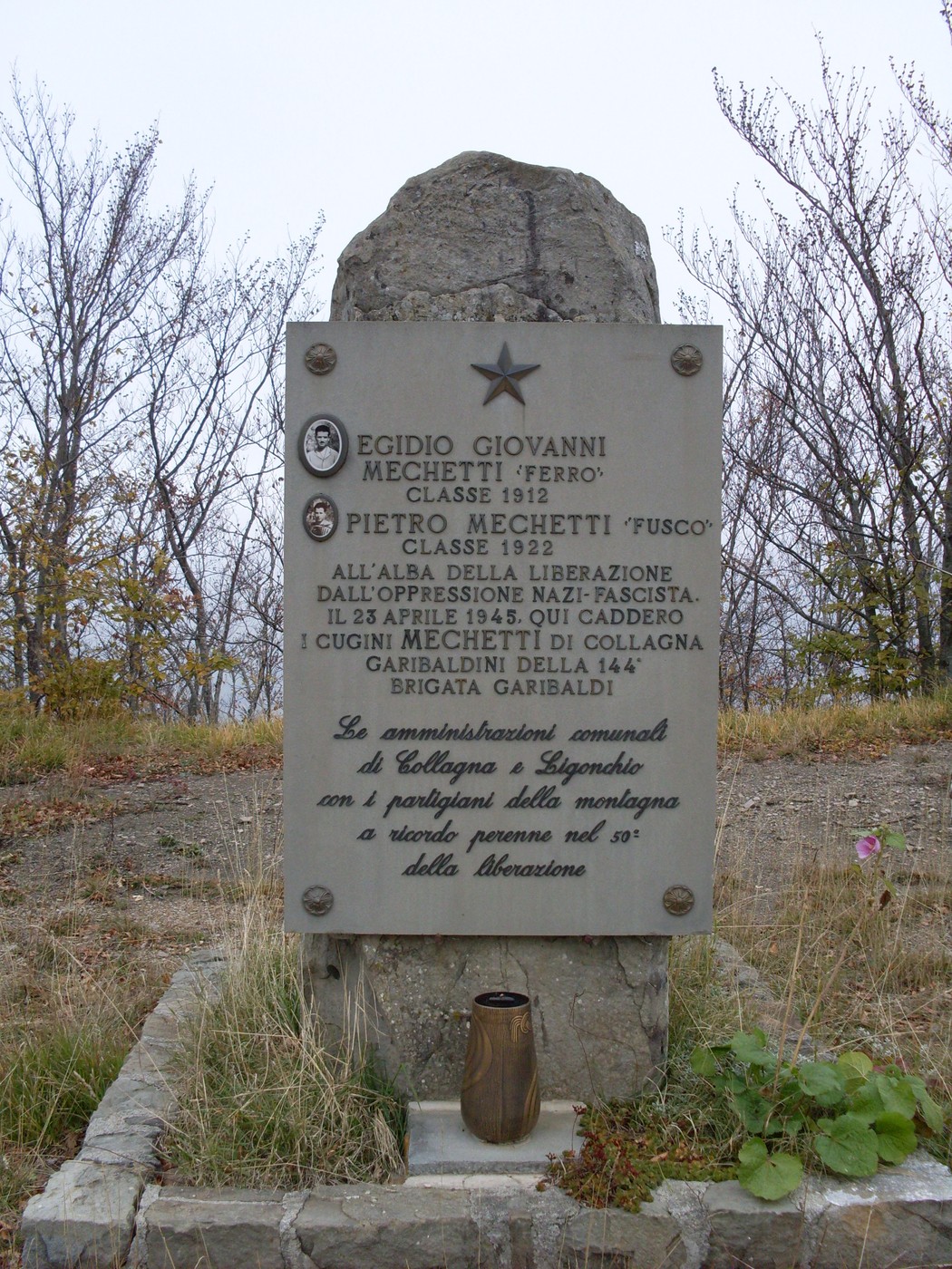Cippo commemorativo dedicato ai Mechetti, in onore dei caduti nella lotta contro il fascismo.