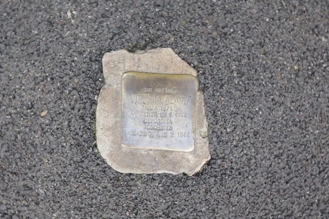 Pietra d'inciampo ad Alatri in memoria delle vittime della deportazione durante la Seconda Guerra Mondiale.