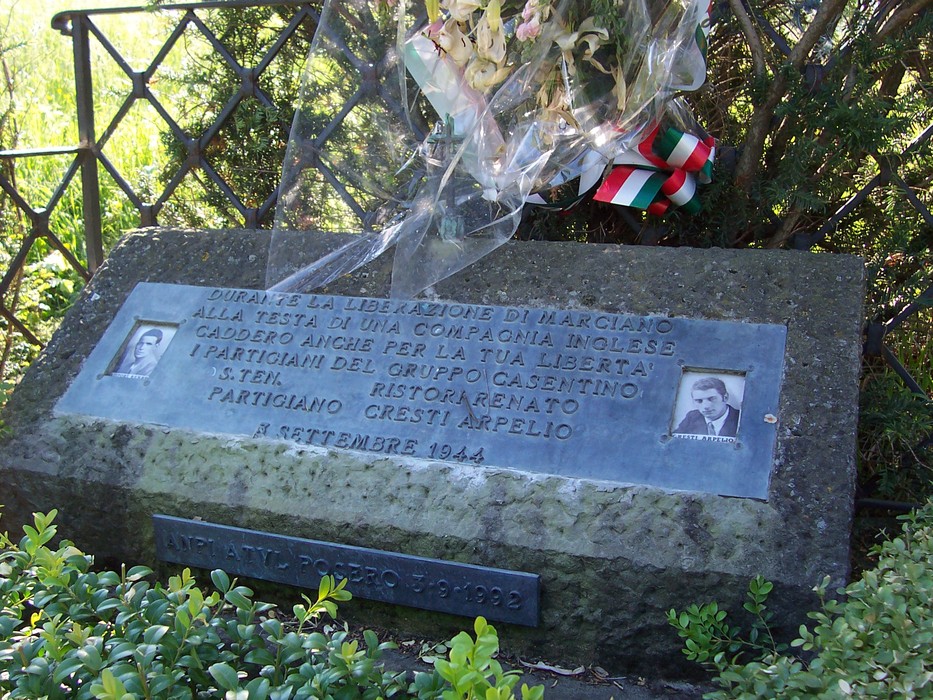 Monumento commemorativo per Crespi e Ristori, dedicato ai partigiani del gruppo Casentino.