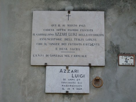 Lapidi commemorative di Azzarri Luigi, patriota caduto nel 1945, in memoria della resistenza contro il nazifascismo.
