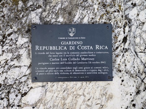 Monumento a Collado Martinez, dedicato al partigiano Costa Rican e simbolo di pace e resistenza.