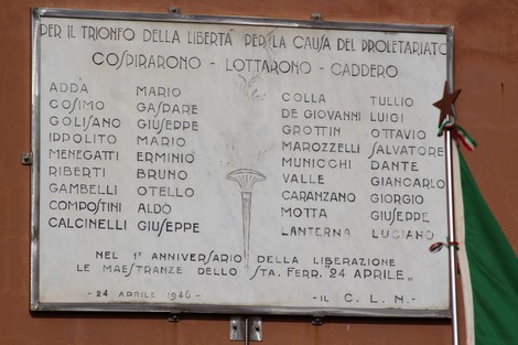 Lapide commemorativa per i caduti della Libertà, dedicata allo Stabilimento ferroviario, con nomi dei caduti.