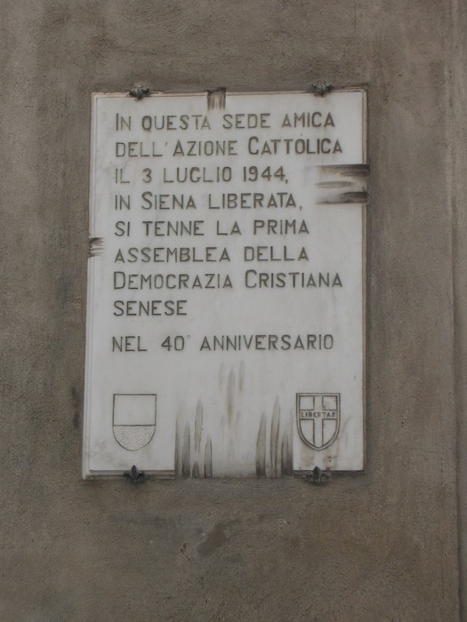 Lapide commemorativa della prima assemblea della Democrazia Cristiana a Siena, 3 luglio 1944.