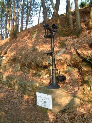 Monumento commemorativo nel Parco della Resistenza del Monte Brugiana, dedicato ai patrioti delle guerre di liberazione.